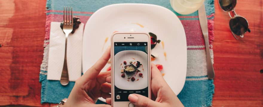 Diving into Instagram Stories: How to Use the Feature for Better Customer Engagement